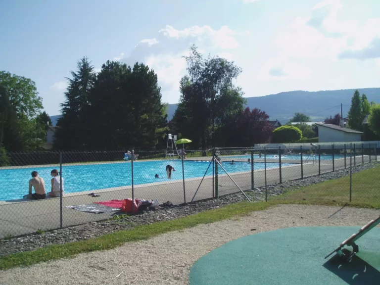 Vue d'ensemble de la piscine municipal de Champagne-en-Valromey
